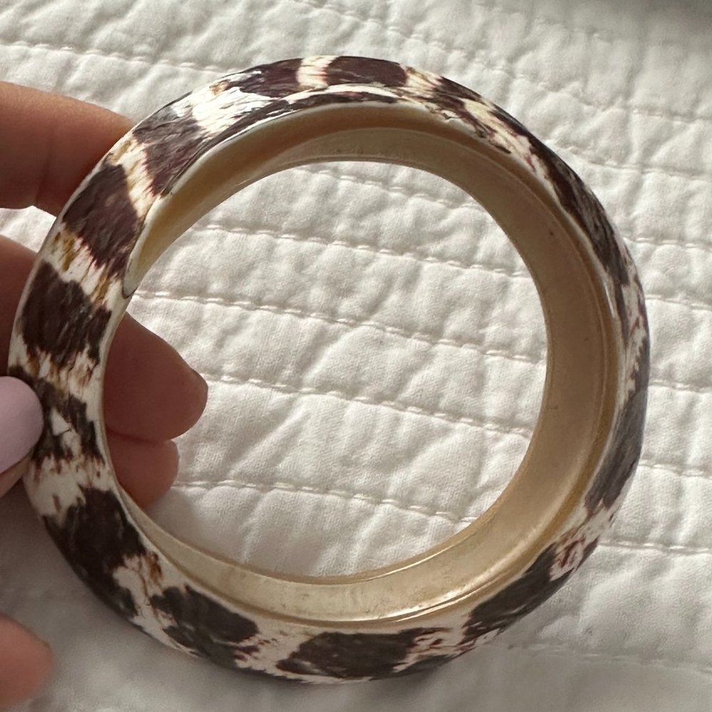 Abstract Snake Like Shell Bangle. - image 3
